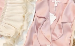 空去掉小内趴在地上打扑克视频